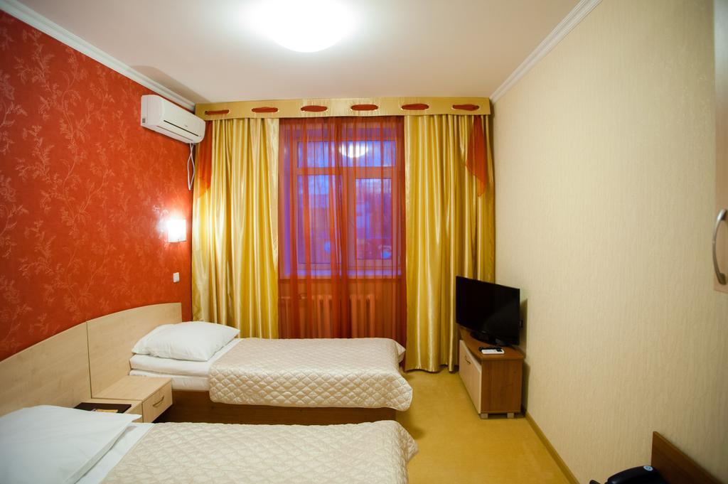 Mereke Hotel Оскемен Екстер'єр фото