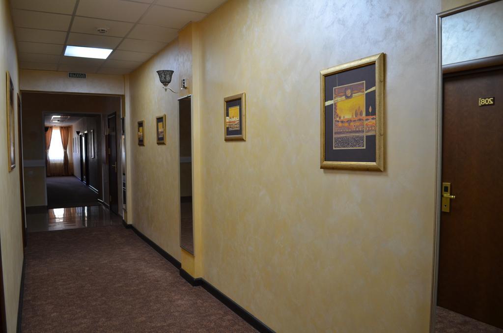 Mereke Hotel Оскемен Екстер'єр фото