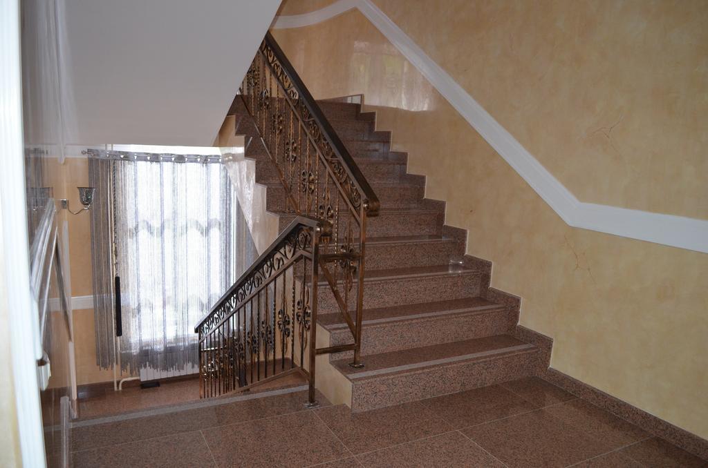 Mereke Hotel Оскемен Екстер'єр фото