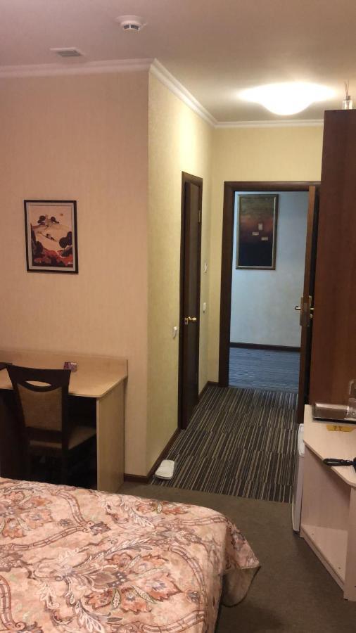 Mereke Hotel Оскемен Екстер'єр фото