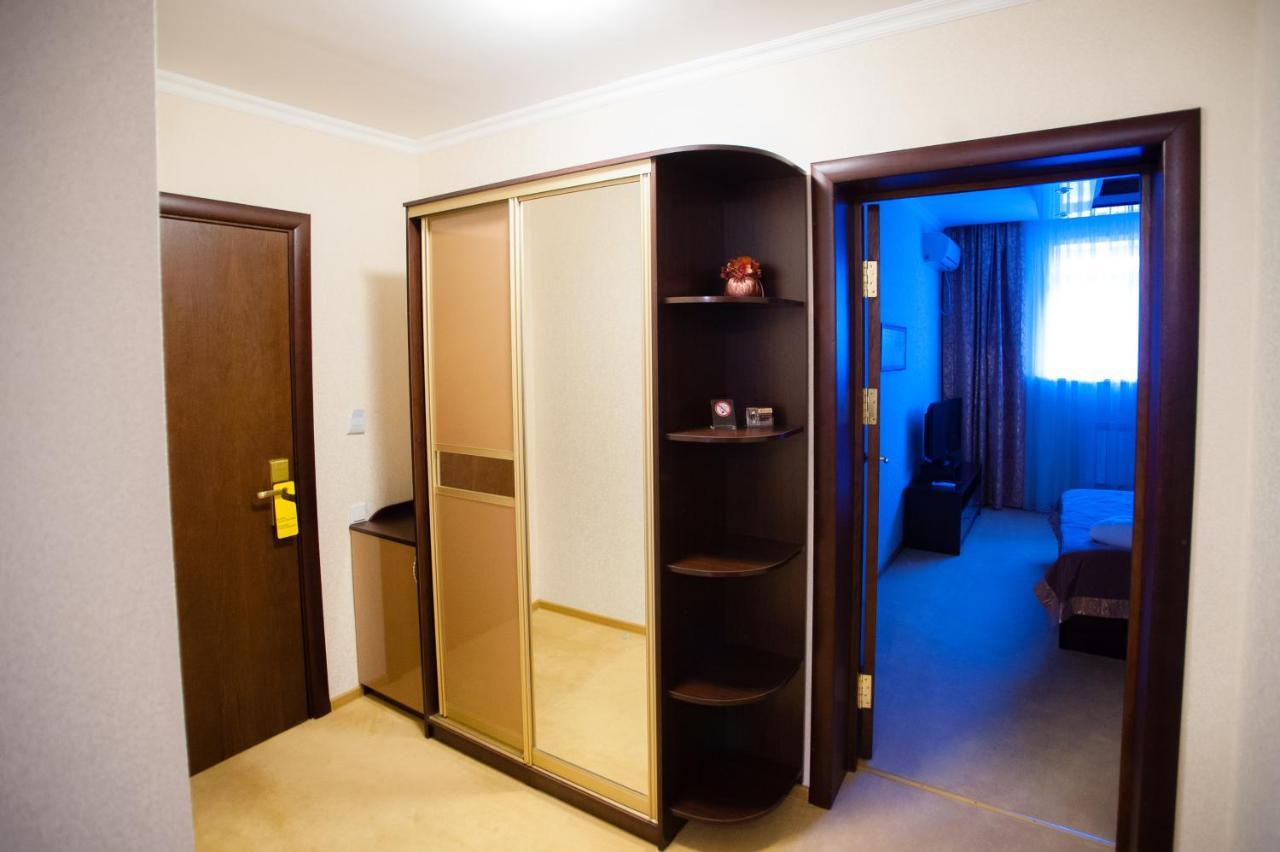 Mereke Hotel Оскемен Екстер'єр фото
